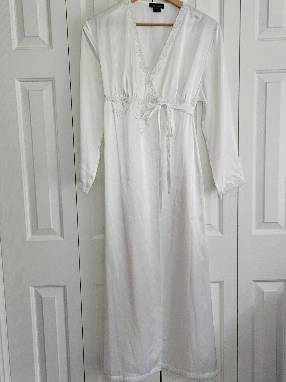 Jones New York White Satin Robe